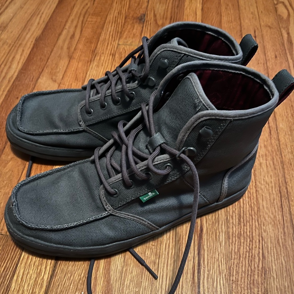 Sanuk boots men’s size 10 grey